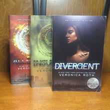 Load image into Gallery viewer, Divergent Series 1 2 3 Book Set  Veronica Roth Trilogy Paperback Novel Insurgent
