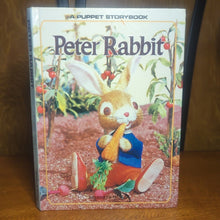 Load image into Gallery viewer, Vintage PETER RABBIT Kids Puppet Storybook Beatrix Potter Izawa Hijikata 1968
