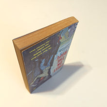 Load image into Gallery viewer, First On The Rope R. Frison Roche Ace D-22 1st Edition Mountain Climbing Novel

