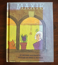 Load image into Gallery viewer, Maxie by Mildred Kantrowitz 1970 Parents Magazine Press Vintage Childrens Book
