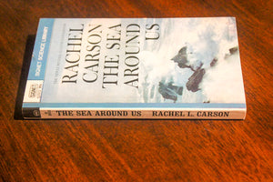The Sea Around Us by Rachael Rachel Carson Vintage Signet Paperback Book Q3932