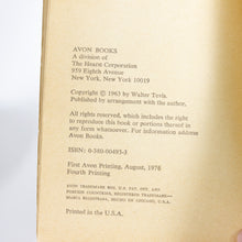 Load image into Gallery viewer, THE MAN WHO FELL TO EARTH 1976 by WALTER TEVIS DAVID BOWIE MOVIE TIE-IN Book
